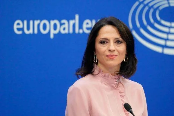 Criza de la TAROM. Opoziția dă vina pe coaliția de guvernare