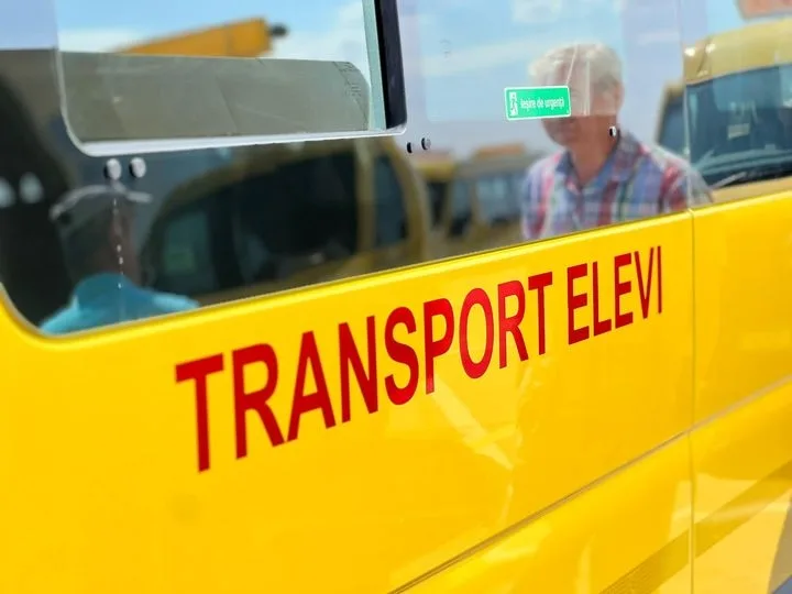 Microbuze electrice pentru elevii din 28 de comune ale Caraș Severinului