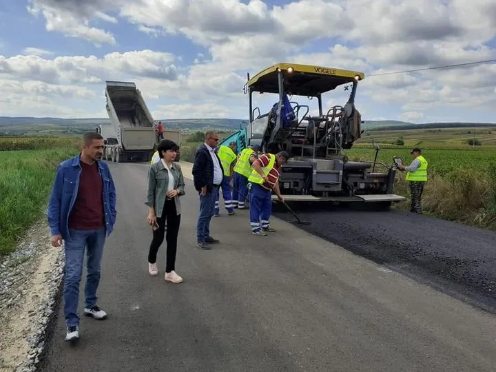Asfaltări finalizate pe două drumuri județene din Botoșani