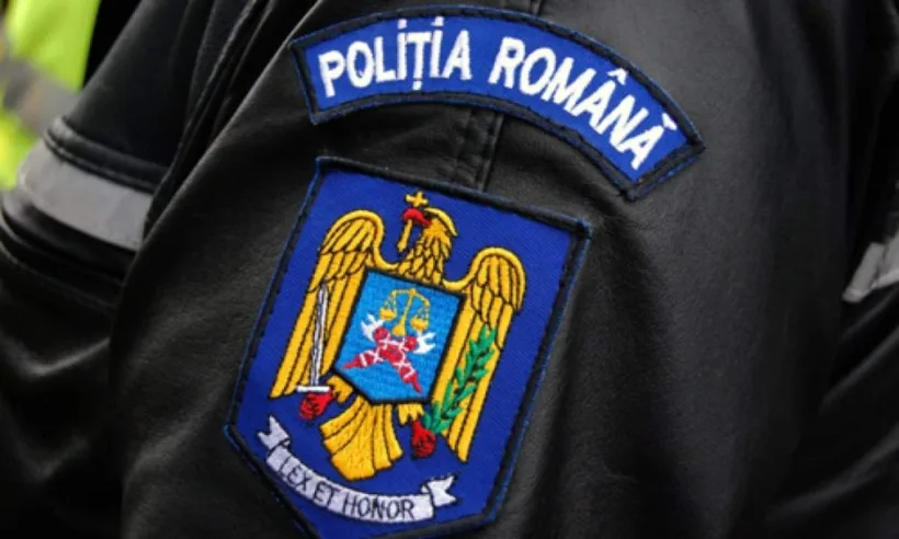 Scandal în trafic. Un bărbat este cercetat penal deoarece a acroșat un pieton și apoi a condus cu el pe capotă
