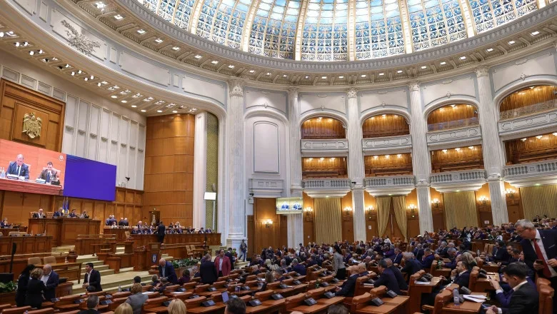Parlamentul nu se mai reunește marți pentru propunerea de suspendare din funcție a președintelui României