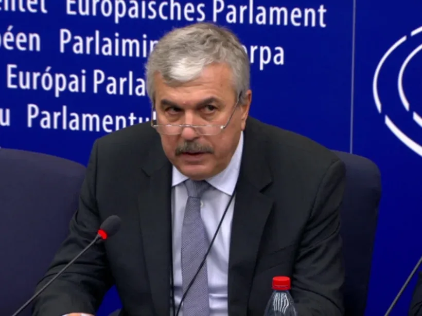 României i s-au redus fondurile nerambursabile și trebuie să returneze mai mulți bani, dacă se împrumută din sumele alocate