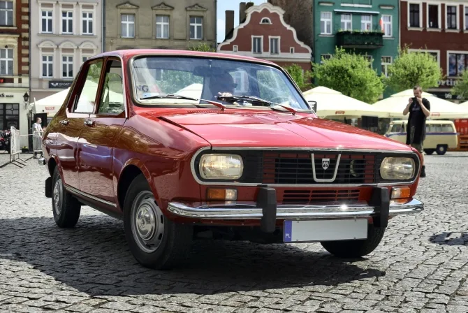 Câți bani vor primi românii care în comunism au avut bani la CEC pentru a cumpăra o mașina Dacia