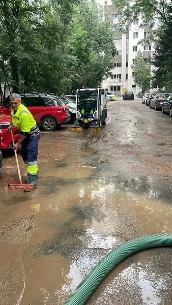 Reparăm și curățăm urmele furtunii de ieri, din Sectorul 6