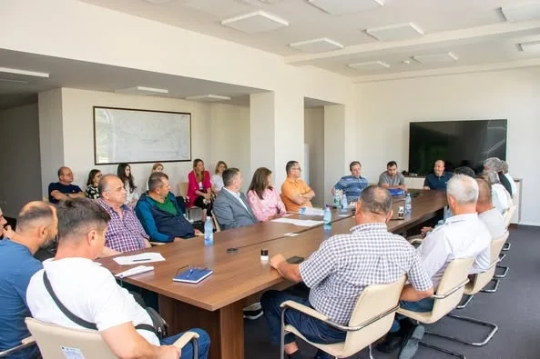 Al doilea lot de microbuze electrice a ajuns astăzi, în localitățile beneficiare din Ialomița!