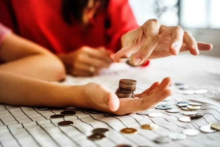 10.000 de angajați din sectorul public cumulează pensia cu salariul