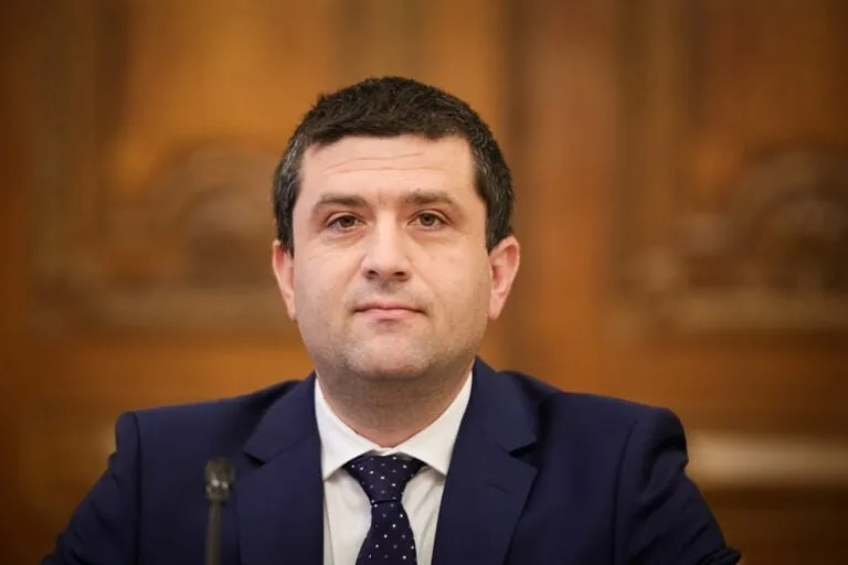 IICCMER, atac dur la ministrul Apărării: „Declarații periculoase despre un dictator”