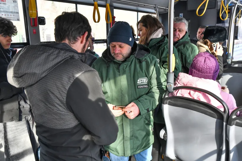 Nu urcați în mijloacele de transport în comun fără să plătiți călătoria!