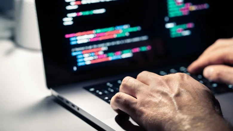 Avertisment DNSC: Conturi de Signal și WhatsApp, ținta unor atacuri atribuite unor actori afiliați Rusiei