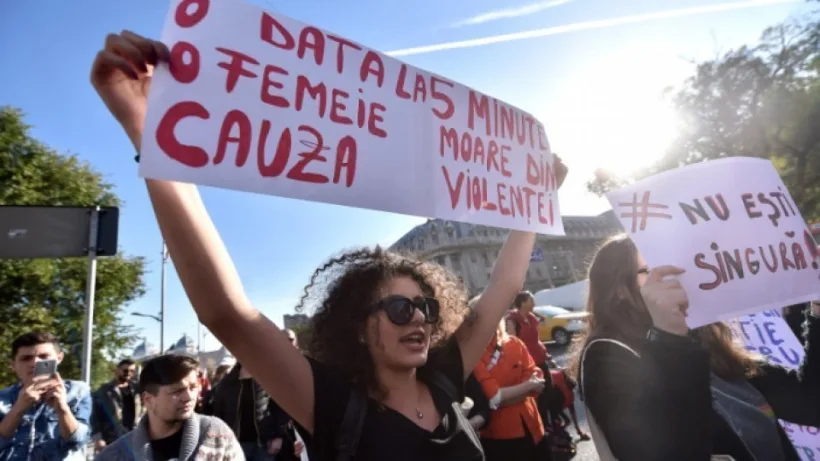 Parlamentul adoptă legea împotriva femicidului: un singur vot contra și critici privind „confuzia juridică”