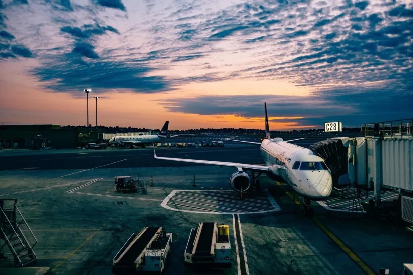 Modernizare la Otopeni: parcarea Sosiri intră în reparații, acces modificat pentru pasageri