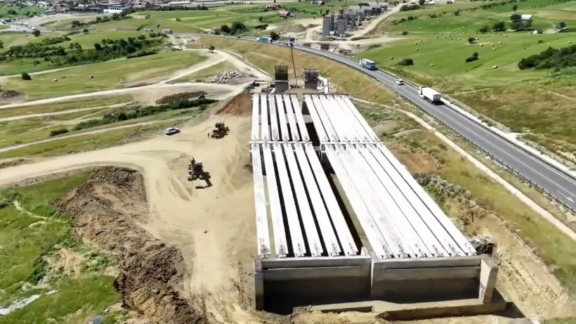 Mobilizare fără precedent pe Autostrada Sibiu–Pitești: 1.000 de muncitori și 200 de utilaje în teren