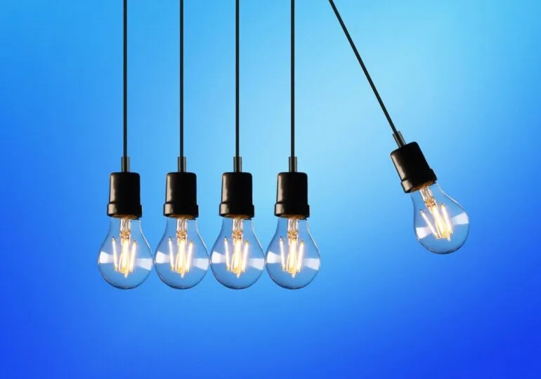 Dezechilibru major pe piața energiei: diferențe de până la 800 lei în aceeași zi