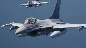 Al doilea pilot român decorat după misiunea NATO în care a fost doborâtă o dronă ucraineană în Estonia