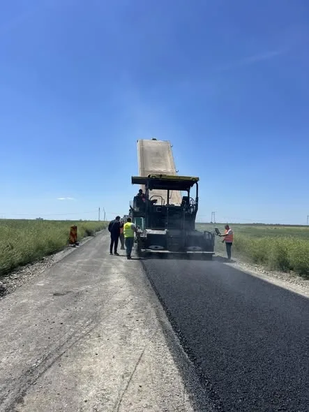Lucrări de asfaltare pe DJ 213A