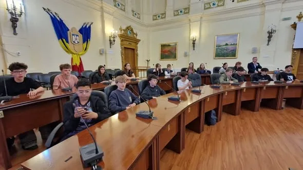 Elevi de la Școala Generală „dr. Aurel Vlad” din Orăștie, în vizită la Consiliul Județean Hunedoara