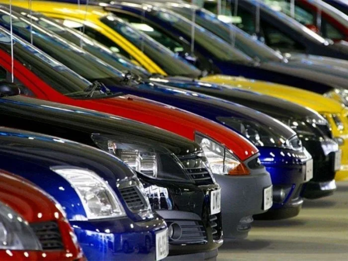 Industria auto, pusă pe butuci