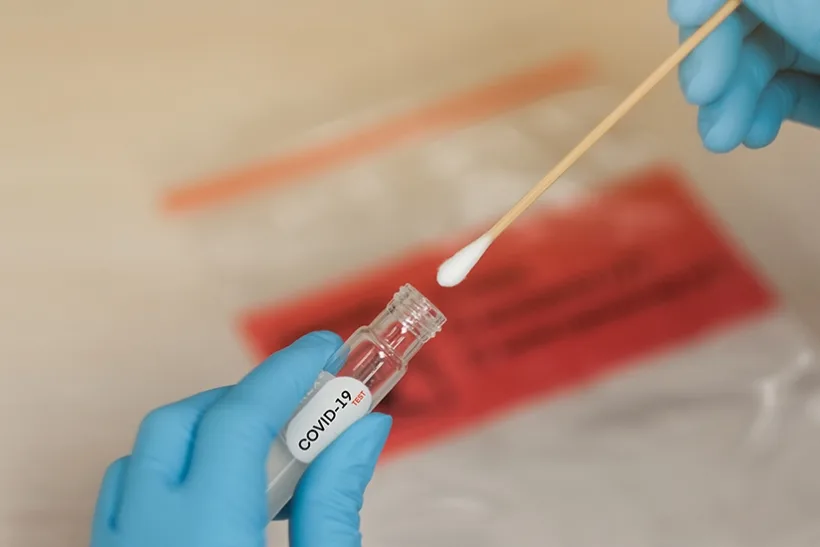 Testarea unui vaccin, suspendată după ce un pacient s-a îmbolnăvit