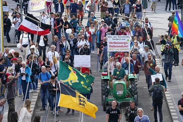 Europenii ies în stradă, agasați de propaganda pe tema coronavirusului