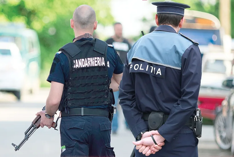 Înmormântarea unui bărbat, întreruptă de mascați