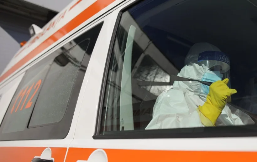 Directorul Crucii Roșii Sibiu, către persoanele care nu respectă regulile: „Mureai fără nuntă, fără botez”
