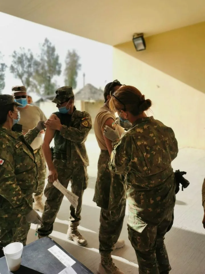 Peste 300 de militari români din baza militară Kandahar, vaccinați antigripal
