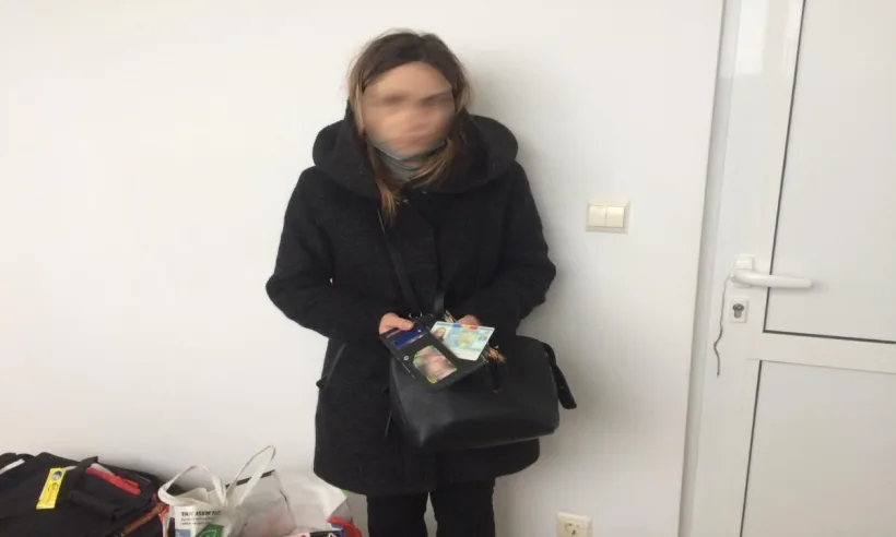 Carte de identitate falsă, cumpărată la Paris cu 150 de euro