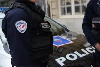 Doi români au fost înjunghiați în Franța
