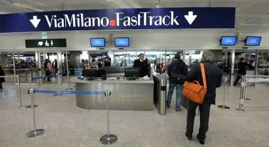 Italia: Carantină de cinci zile pentru călătorii din statele UE
