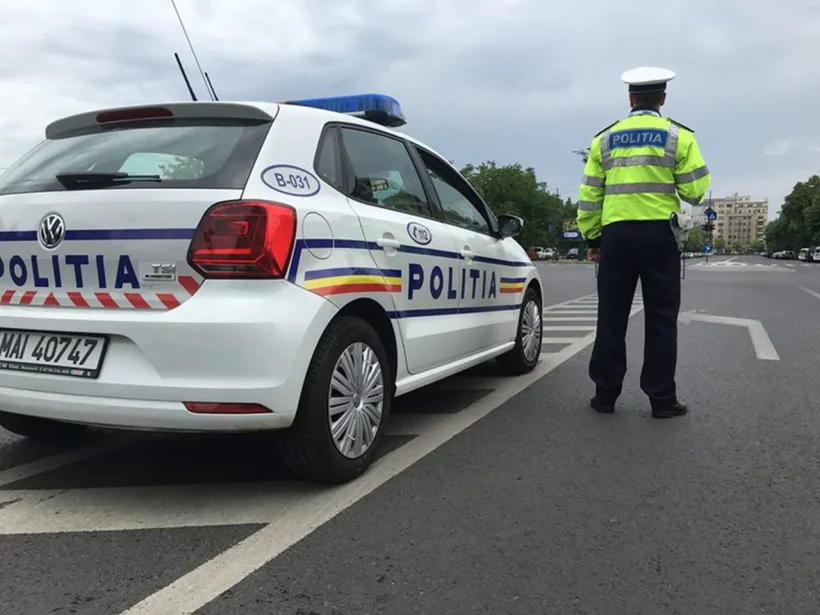 Un autoturism s-a răsturnat pe trotuar, iar două persoane au fost rănite, în Galați
