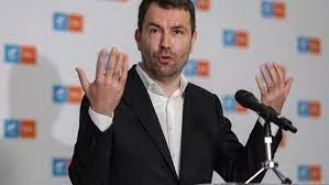 USR: PSD și PNL îi dau mână liberă lui Marcel Ciolacu să încalce legile