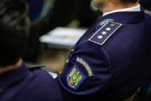 Un polițist a fost prins la pensat &icirc;n timpul serviciului