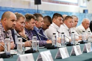 Pesta micilor rumegătoare. Marcel Ciolacu s-a &icirc;nt&acirc;lnit cu reprezentanții crescătorilor de animale