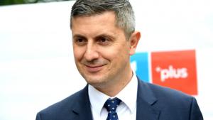 Barna a fost implicat &icirc;ntr-un accident rutier, &icirc;n timp ce traversa strada pe o trotinetă electrică