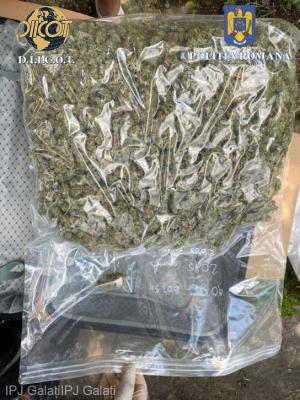 Gălățean de 39 de ani, depistat &icirc;n trafic cu 2 kilograme de canabis