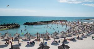 Rom&acirc;nii vor putea merge la plajă şi cu cearşaful