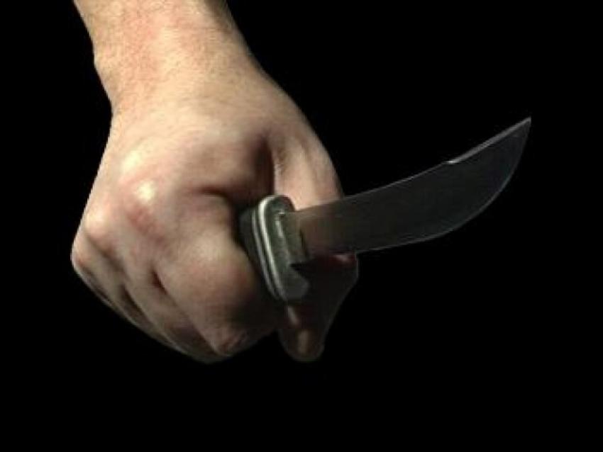 Oradea. Femeie &icirc;njunghiată de cinci ori, &icirc;n scara blocului