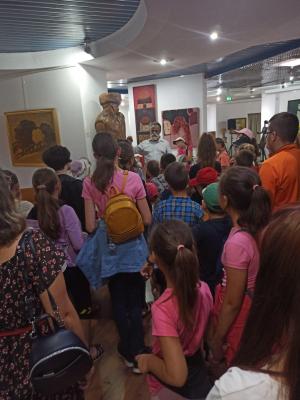 Zeci de copii din mediu rural, &icirc;n vizită la Biblioteca și muzeele din Galați