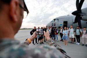 158 de rom&acirc;ni și rudele lor, evacuați din Orientul Mijlociu