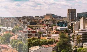 Colliers: Prețurile locuințelor cresc &icirc;n centrul orașelor, periferia răm&acirc;ne mai accesibilă