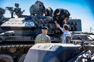 Ministrul Apărării a vizitat Poligonul de la Sm&acirc;rdan: Rom&acirc;nia are o armată loială şi curajoasă