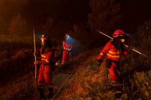 Rom&acirc;nia trimite &icirc;n Spania 51 de pompieri pentru a lupta cu incendiile de vegetație