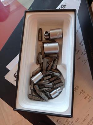 Anchetă după ce o pensionară a primit șuruburi și cuie &icirc;n locul unui telefon de 7000 de lei