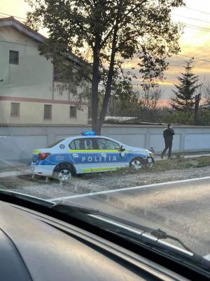 Autospecială a Poliției Galați, implicată &icirc;ntr-un accident pe DN25