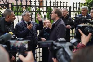 Membrii unui clan l-au amenințat cu violența pe primarul Dominic Fritz