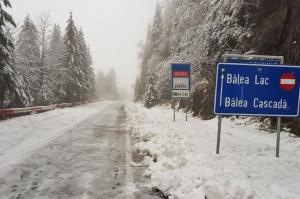 CNAIR a decis să &icirc;nchidă circulația pe Transalpina din cauza ninsorii