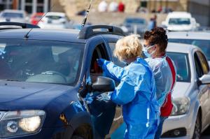 Centrul de vaccinare drive-through anti-COVID din Galați &icirc;şi prelungeşte activitatea p&acirc;nă la toamnă