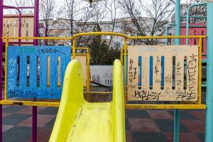 Loc de joacă vandalizat &icirc;n Galați. Primar: Distrugerea este infracțiune!