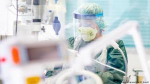 Ministerul Sănătății: Părinții infectați cu virusul SARS-CoV-2 vor putea fi tratați &icirc;n secțiile de pediatrie unde se află internați și copiii lor