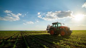 Fermierii &icirc;i cer lui Nicușor Dan să retrimită Legea impozitelor &icirc;n Parlament